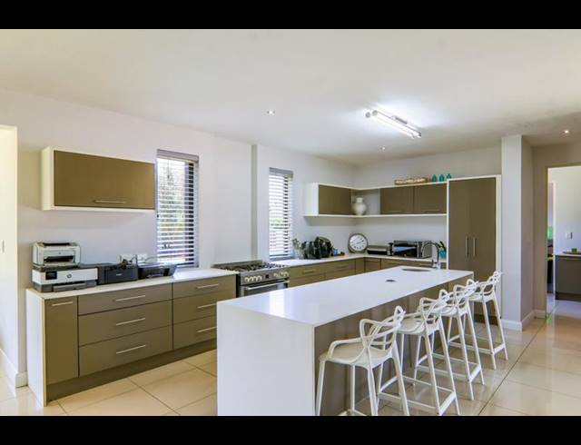 3 BEDROOM HOUSE FOR SALE IN MIDSTREAM ESTATE